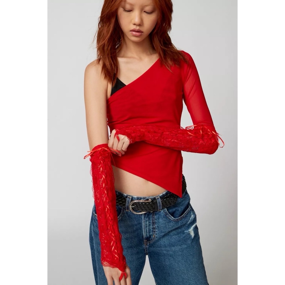 URBAN OUTFITTERS Fingerless Lace-Up Floral Lace Opera Gloves in Red